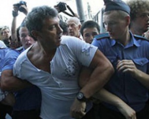 Борис Немцов требует лишить судью статуса